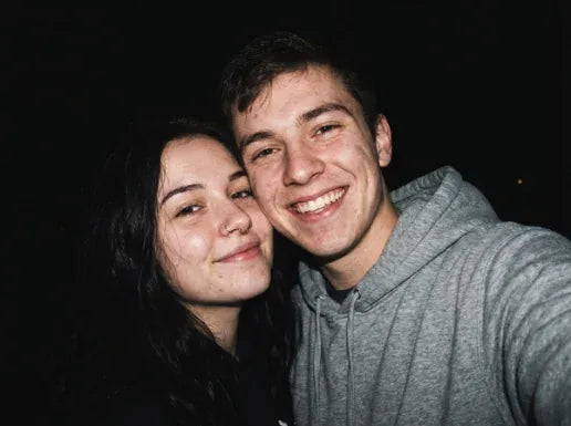 Původní fotka mladého páru